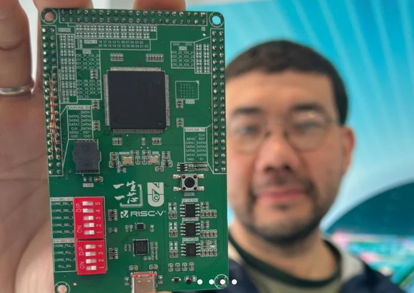 В Назарбаев Университете разработали первый казахстанский микрочип