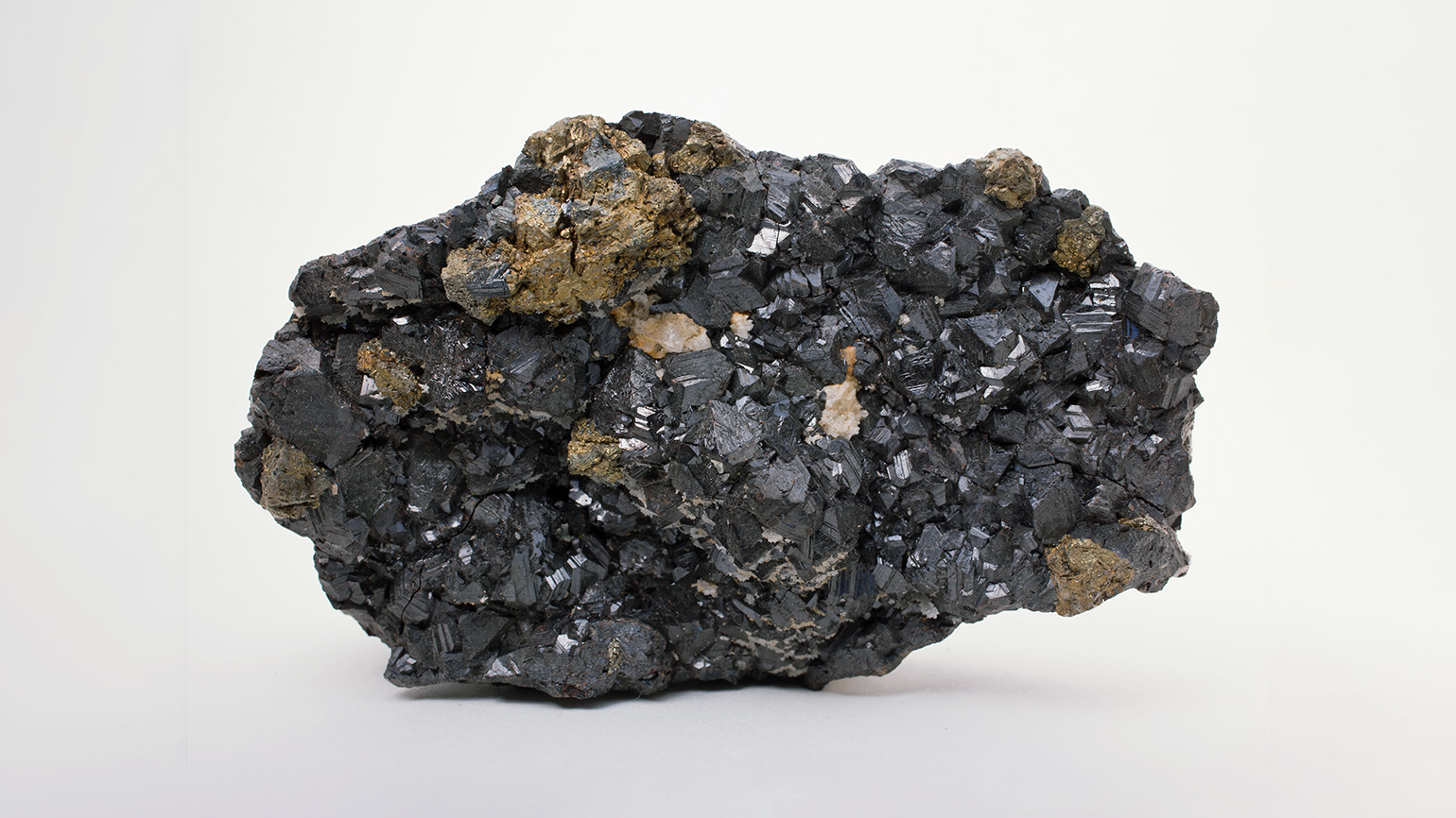 Скромные работяги: чем удивительны цинк и свинец?