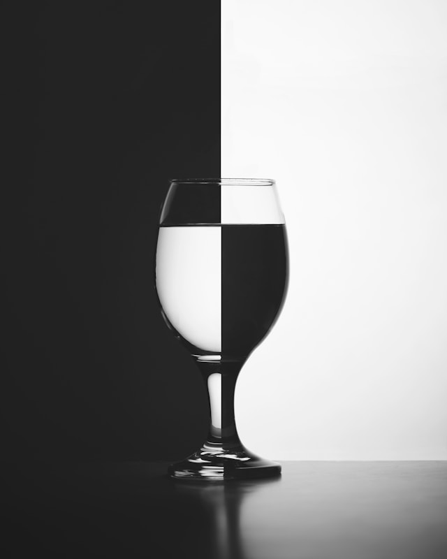 Как работает закон сообщающихся сосудов?