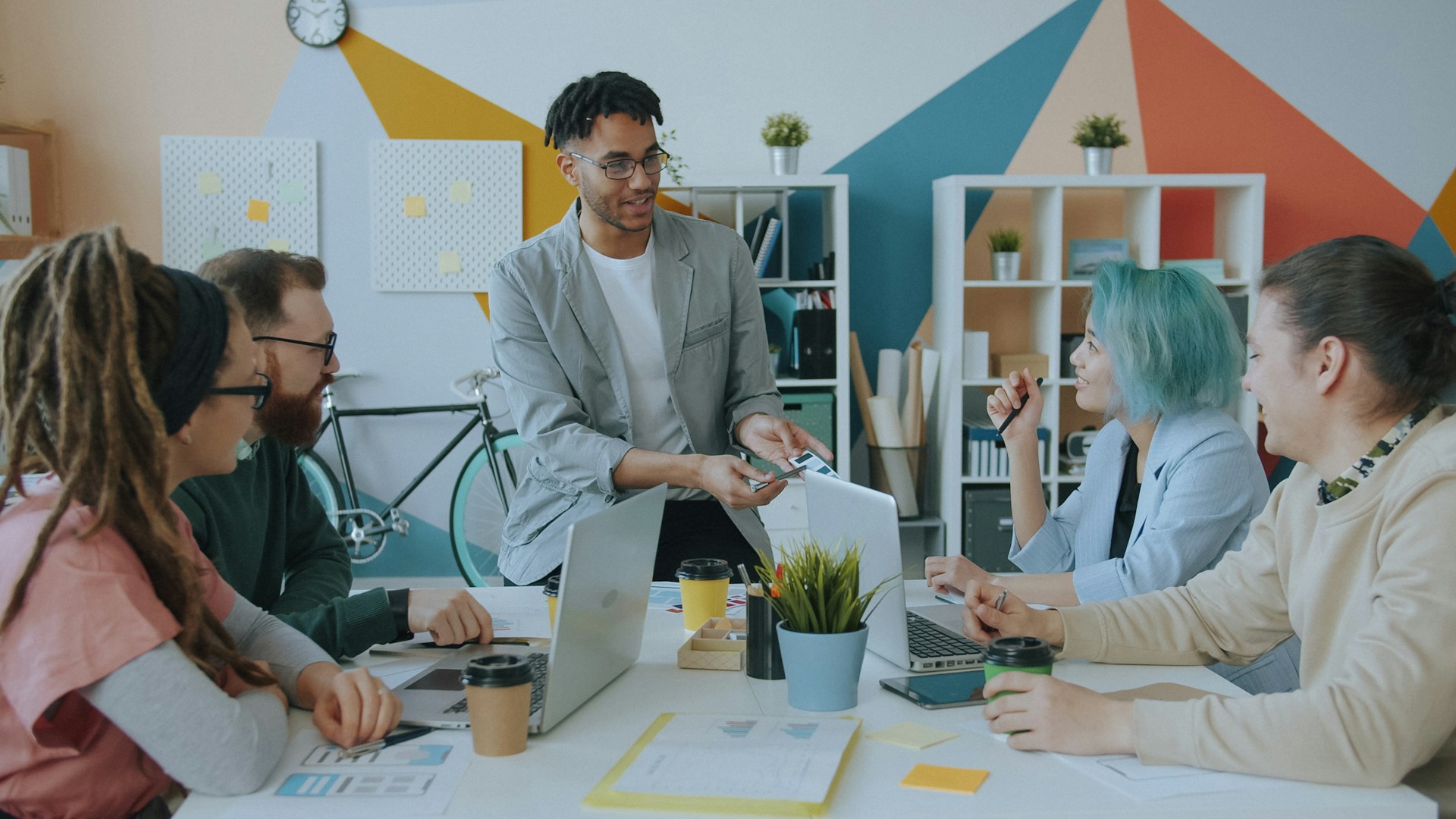 Leading in the Age of AI: Why Managers Need More Humanity